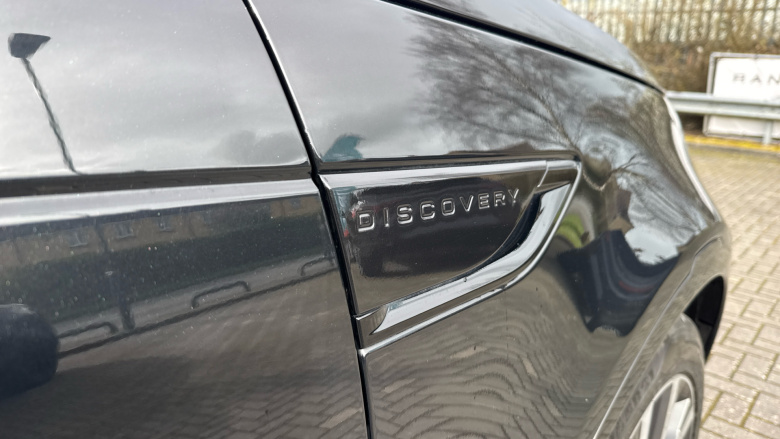 Land Rover Discovery 3.0 D300 R-Dynamic SE 5dr Auto Diesel Station Wagon